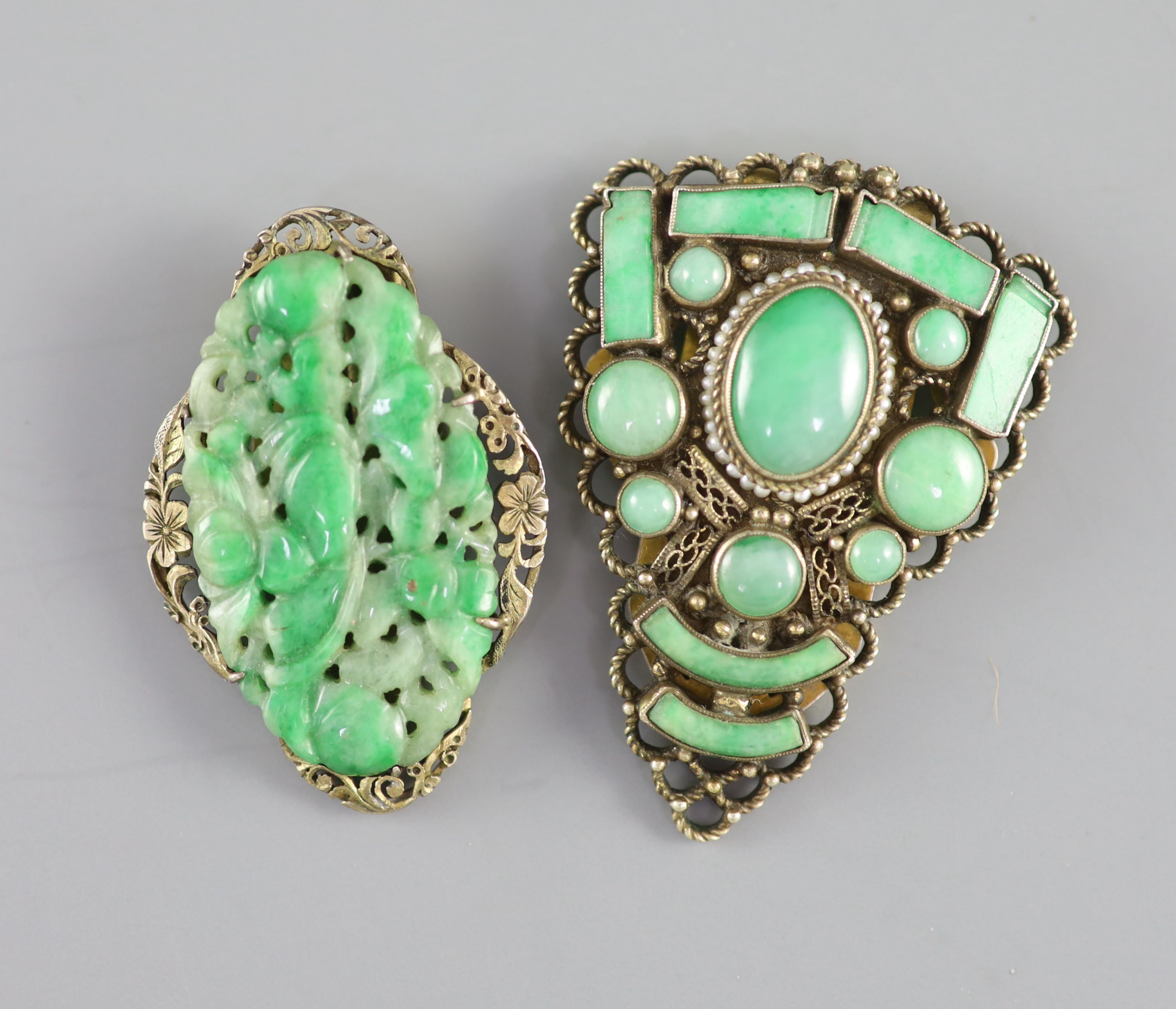 Two Chinese jadeite and gilt metal clips, first half 20th century and a yellow metal jadeite ‘fish’ ring, late 20th century, Clips 4.5 and 5cm